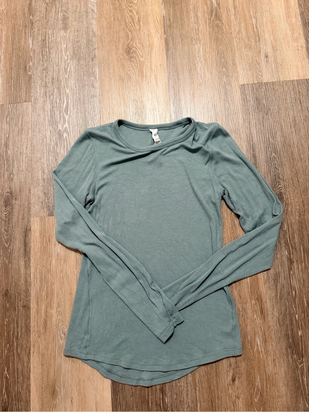 Lululemon green long sleeve top - Picture 2 of 4